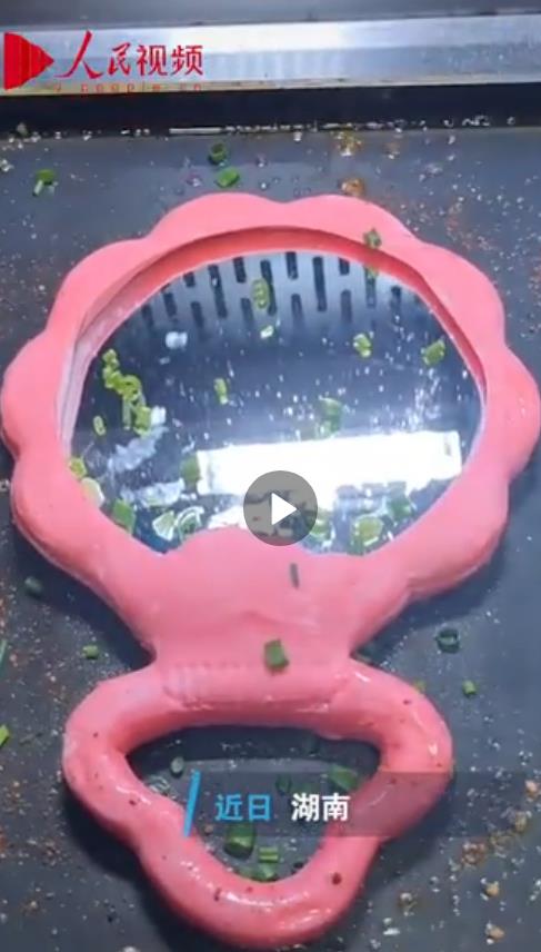 トウモロコシの粉で作ったスリッパや昆布で編んだセーター