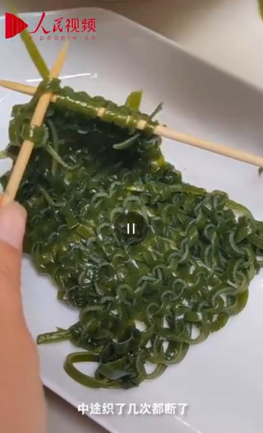 トウモロコシの粉で作ったスリッパや昆布で編んだセーター