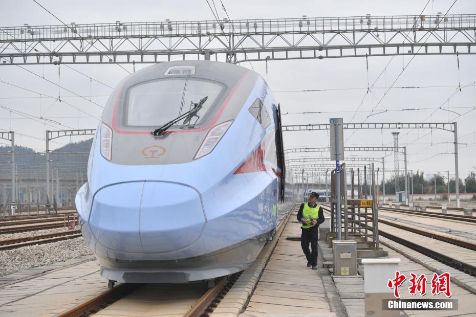 高速列車の新型「復(fù)興號」、まもなく雲(yún)南省で運(yùn)用開始　車內(nèi)Wi-Fiサービスも