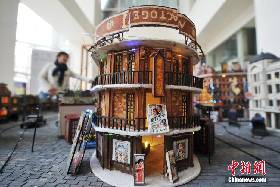 12月23日、蘭州で展示された蘭州財(cái)経大學(xué)の學(xué)生がデザイン?創(chuàng)作した建築模型作品「夜上?！梗ù橛?楊艶敏）。