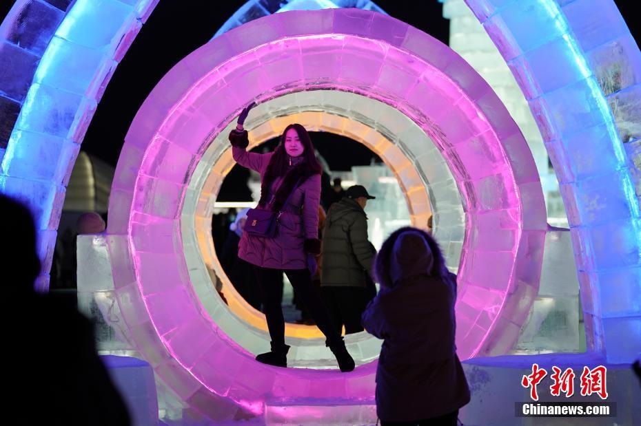 「ハルビン氷雪大世界」オープン！幻想的な氷雪パラダイス　黒竜江省