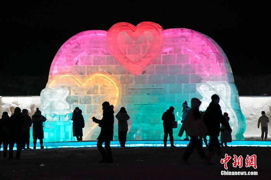 「ハルビン氷雪大世界」オープン！幻想的な氷雪パラダイス　黒竜江省