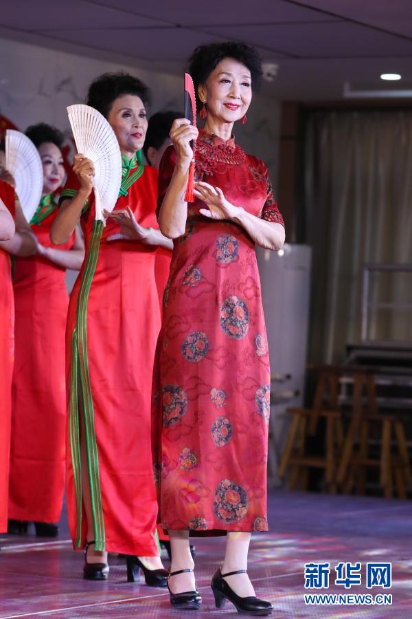 華麗な晩年ライフを送る80歳のシニアモデル　甘粛省