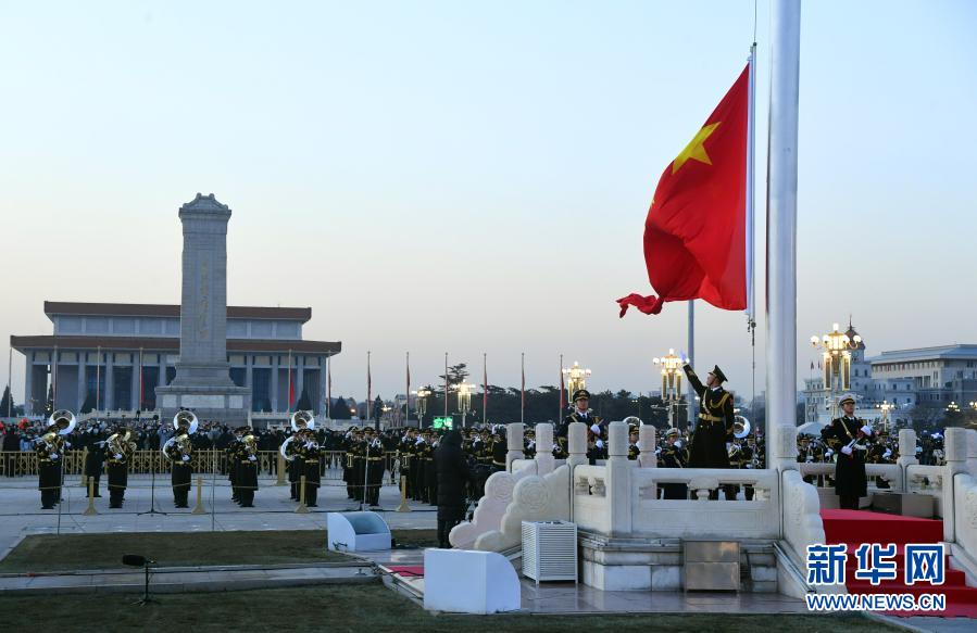 天安門広場(chǎng)で行われた元旦の國(guó)旗掲揚(yáng)式の様子。（撮影?任超）