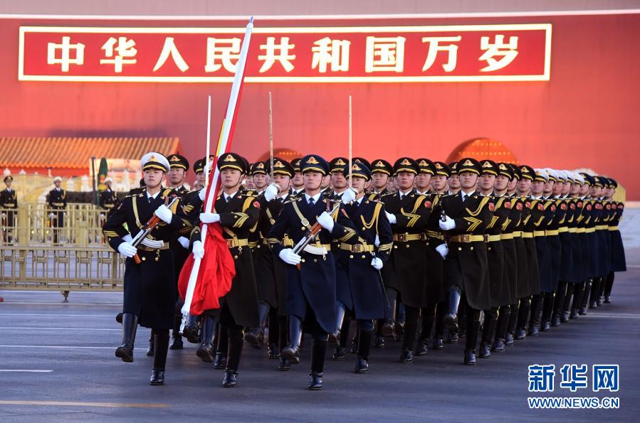 天安門広場(chǎng)で元旦の國(guó)旗掲揚(yáng)式