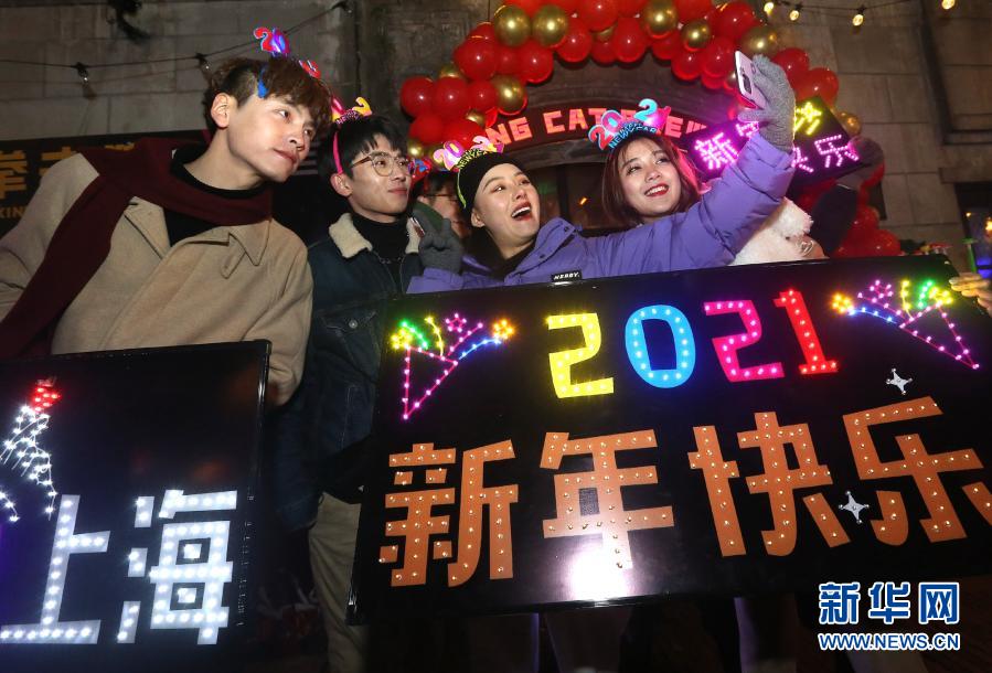 全國各地で喜びにあふれながら新年をお迎え