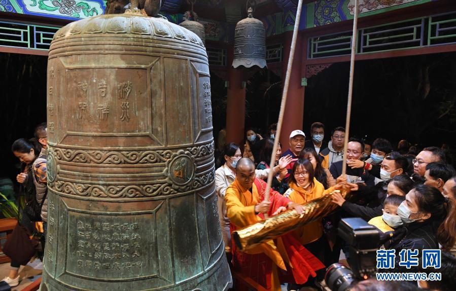 全國各地で喜びにあふれながら新年をお迎え