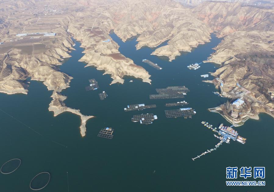 2021年1月3日、甘粛省臨夏回族自治州永靖県の劉家峽ダム（ドローンによる撮影?史有東）。