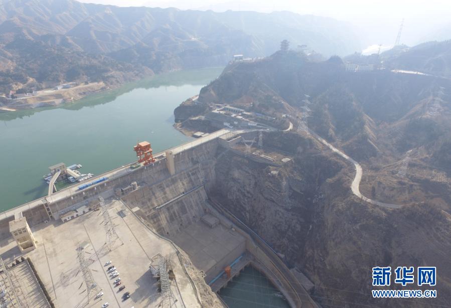 冬場(chǎng)の河川増水対応と安全確保のため黃河への放流量調(diào)整　甘粛省劉家峽ダム
