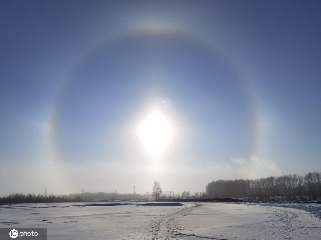 內(nèi)蒙古（內(nèi)モンゴル）自治區(qū)呼倫貝爾（フルンボイル）市牙克石（ヤクシ）市で観測(cè)された非常に珍しい「幻日」（寫(xiě)真著作権は東方ICが所有のため転載禁止）。