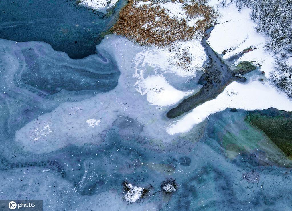 雲(yún)で覆われ仙境のような都江堰竜池國家森林公園　四川省