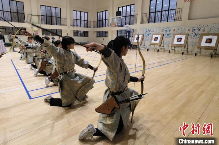 甘粛省の大學(xué)が選択科目に弓道開設(shè)　伝統(tǒng)の精神學(xué)ぶ場に