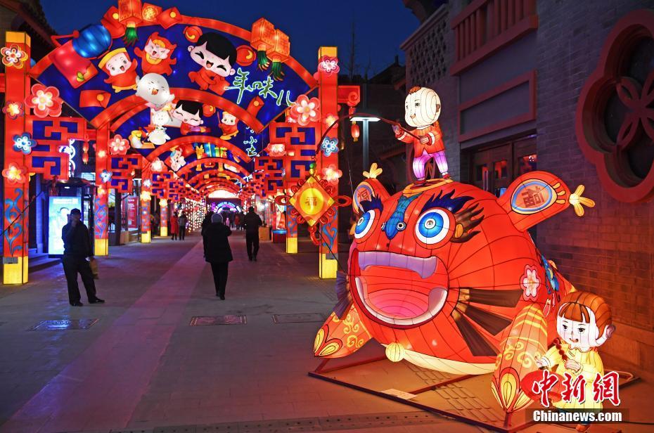 「年の瀬ムード」高まる甘粛省の蘭州老街　ランタン3千個でライトアップ