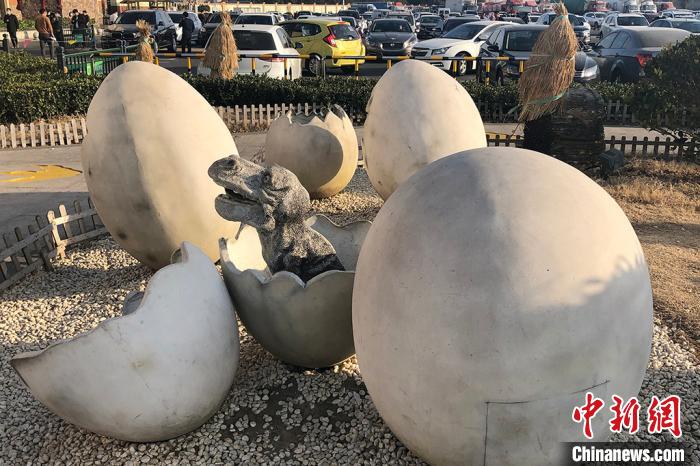 まるでジュラシック?パーク？ネットで人気のサービスエリア　江蘇省常州