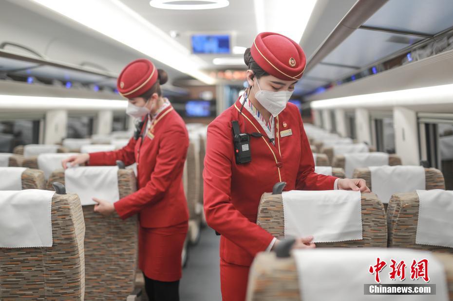 実車による訓(xùn)練で全線開通に備える京哈高速鉄道乗務(wù)員