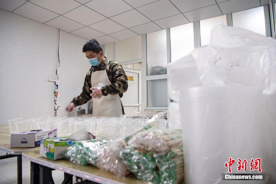 無(wú)料で食事を提供する元武裝警察官　河北省石家荘