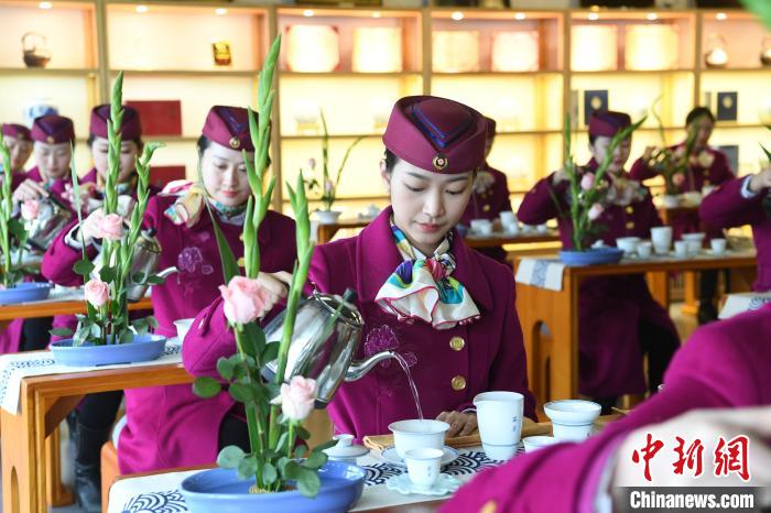 「春運」に備え、素養(yǎng)を高めるトレーニングに勵む重慶の高速鉄道乗務員