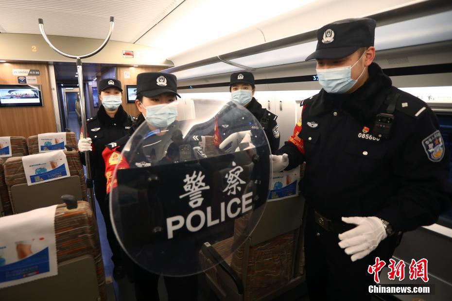 春運(yùn)中、南京の鉄道車(chē)両に女性鉄道警察官登場(chǎng)へ　江蘇省