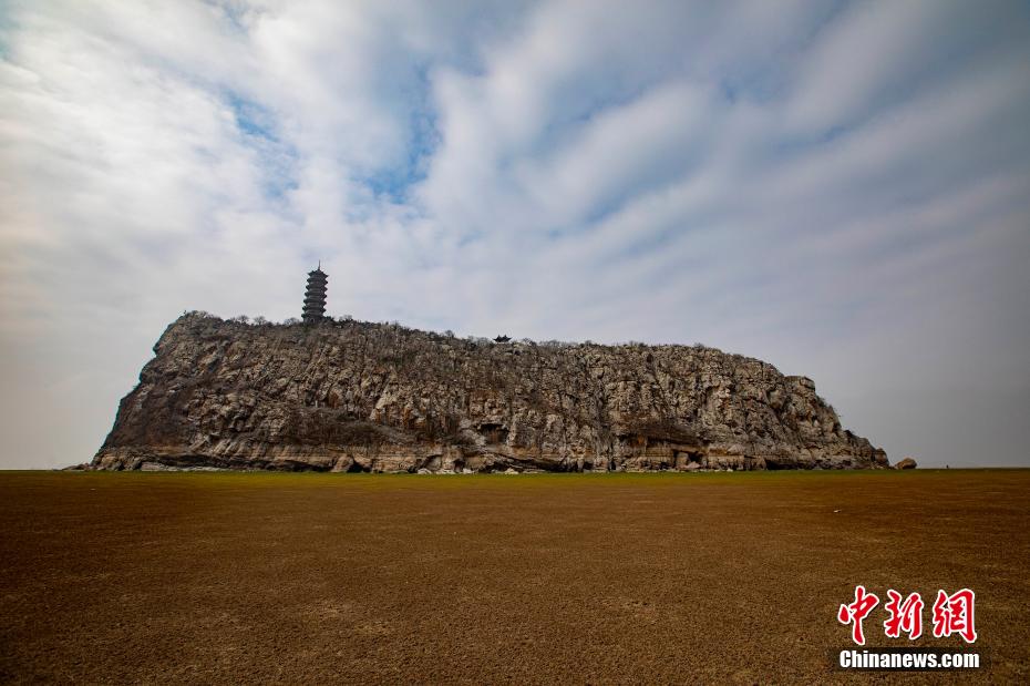上空から見た鄱陽湖の靴山島は「雪山」と樹林が半々に　江西省