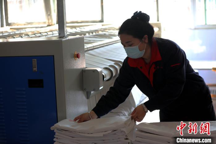 春運(yùn)スタート　寢臺列車の寢具はどうやって洗い、消毒するのか？