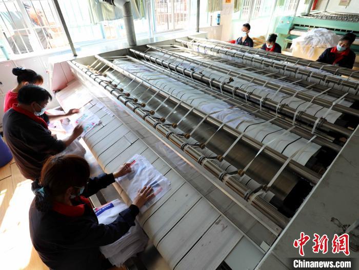 春運(yùn)スタート　寢臺(tái)列車の寢具はどうやって洗い、消毒するのか？