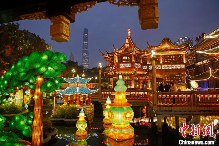 年の瀬ムード高まる上?！≡@が舊正月の飾り付けで華やかに