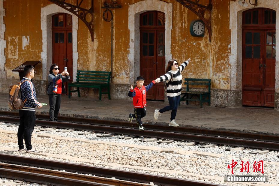 100年の歴史誇る碧色寨駅が人気観光スポットに　雲(yún)南省蒙自