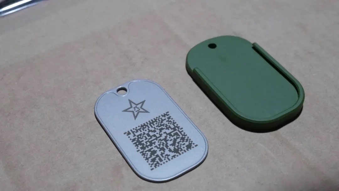 初の「軍人保障標(biāo)識タグ」を高原部隊に支給