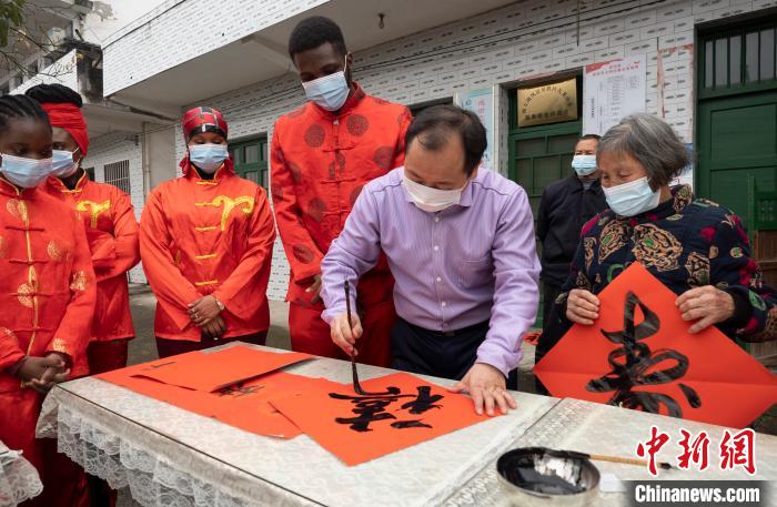 「中國の年越し」楽しむ外國人留學(xué)生　江西省