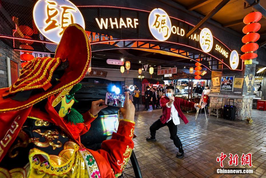 新疆ウルムチで民俗イベント「無(wú)形文化遺産で年越し」開(kāi)催