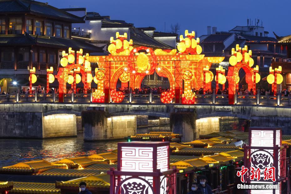 江蘇省南京市?秦淮河沿いで新春を彩るイルミネーション