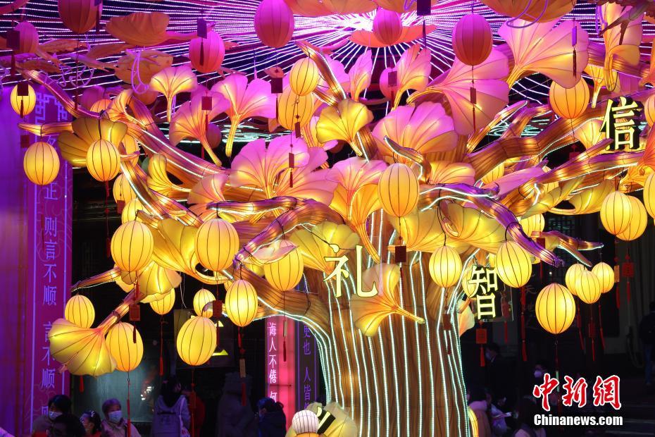 江蘇省南京市?秦淮河沿いで新春を彩るイルミネーション