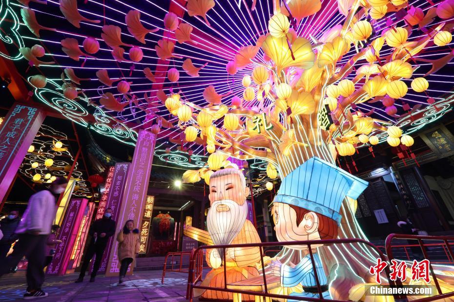 江蘇省南京市?秦淮河沿いで新春を彩るイルミネーション