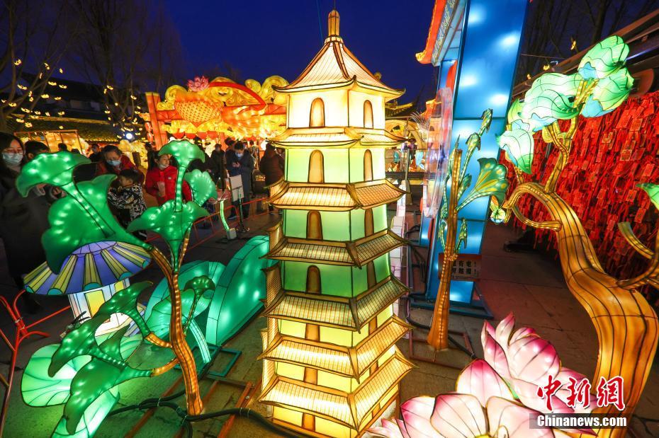 江蘇省南京市?秦淮河沿いで新春を彩るイルミネーション