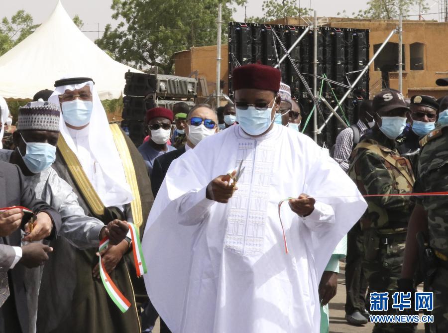 中國(guó)が資金援助したニジェールの「セイニ?クンチェ將軍橋」が竣工?開通