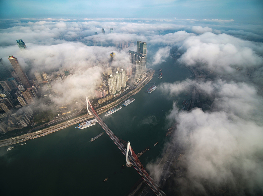 重慶を覆う雲(yún)と霧が獨特な趣を演出