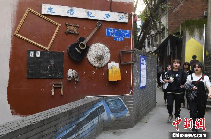 ネット人気スポットに姿を変えた古いコミュニテ?！≈貞c