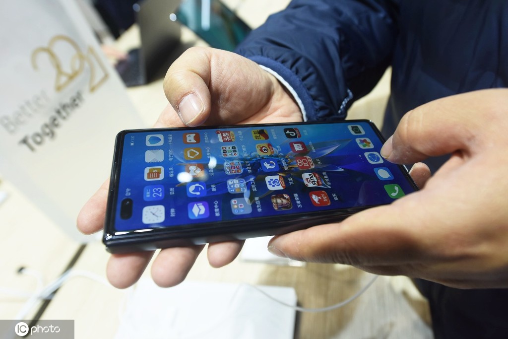 ファーウェイが新機種のスマホ発表、自社OSにアップグレードへ