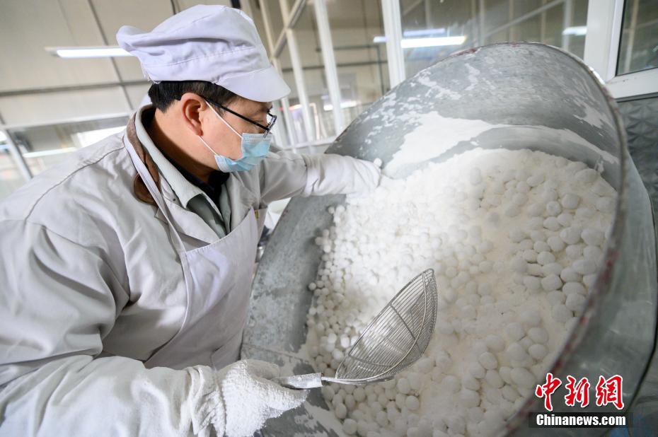 もうすぐ元宵節(jié)！山西省ならではの元宵団子が人気に！