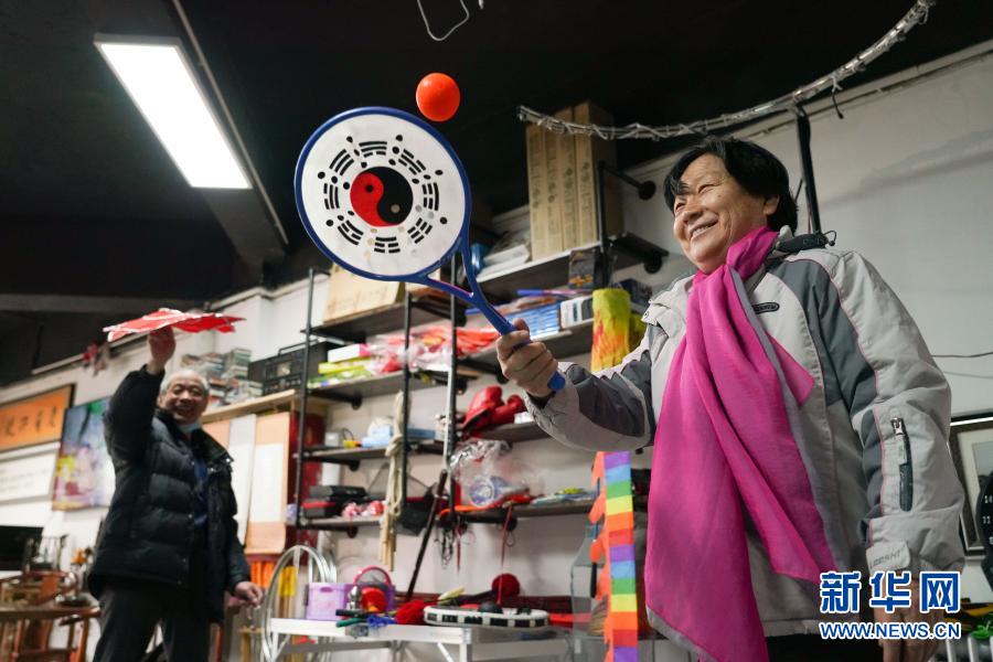 高齢者でも楽しめる玩具を取りそろえた憩いの店　北京