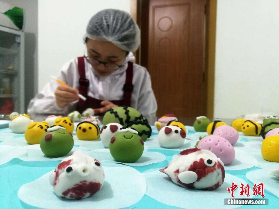今日は元宵節(jié)！伝統(tǒng)の湯圓をユニークなデザインに　山東省青島