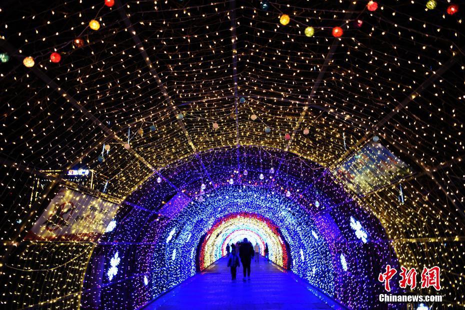 元宵節(jié)を祝う「冬季五輪ランタン展」開催　河北省張家口