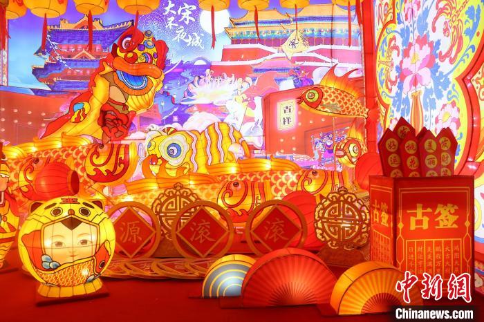 元宵節(jié)を彩った清明上河園の百萬のランタン　河南省開封