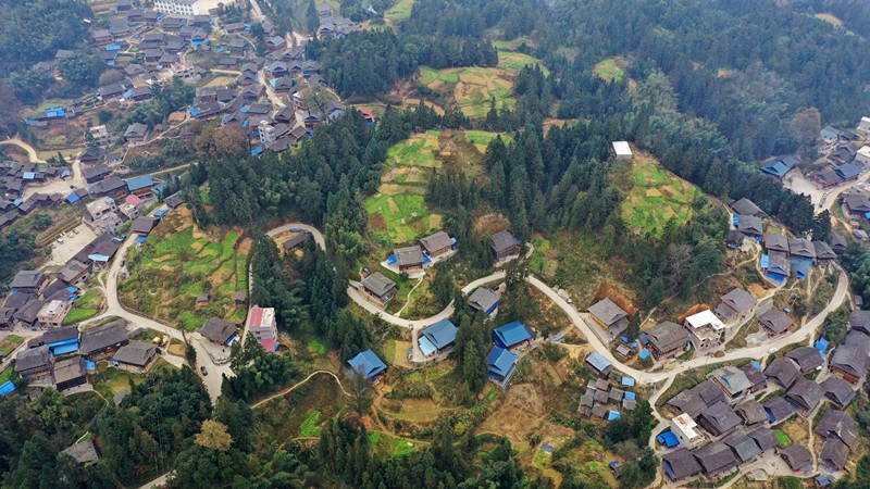 貴州省黔東南ミャオ族トン族自治州榕江県の農(nóng)村道路。（2020年12月26日撮影?李長華）