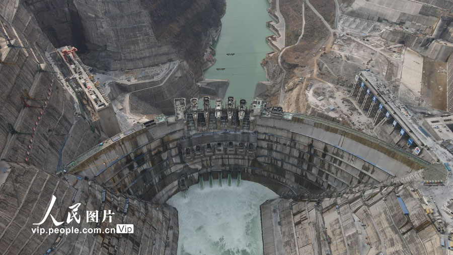 上空から見た白鶴灘水力発電所（撮影?張広玉）。