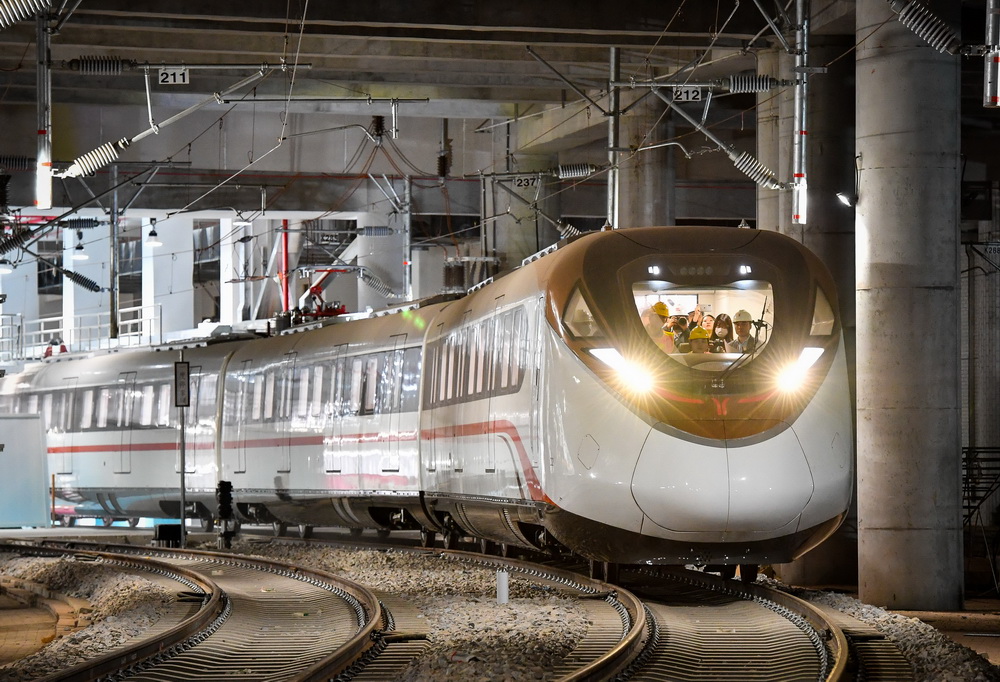 時速160キロの地下鉄の慣らし運転スタート　広東省広州