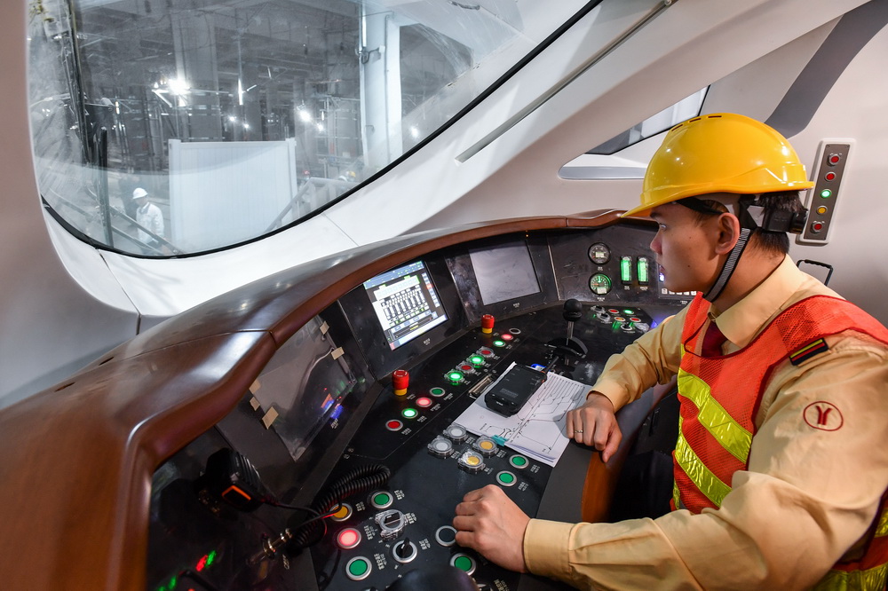 時速160キロの地下鉄の慣らし運転スタート　広東省広州