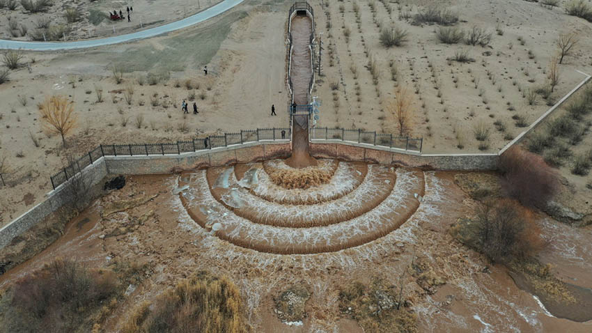 「砂漠の街」を潤(rùn)す黃河の水　甘粛?民勤県