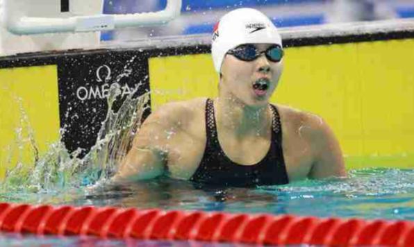 女子200メートル自由形決勝で、1分54秒70のアジア新記録をマークして優(yōu)勝した楊浚瑄選手。