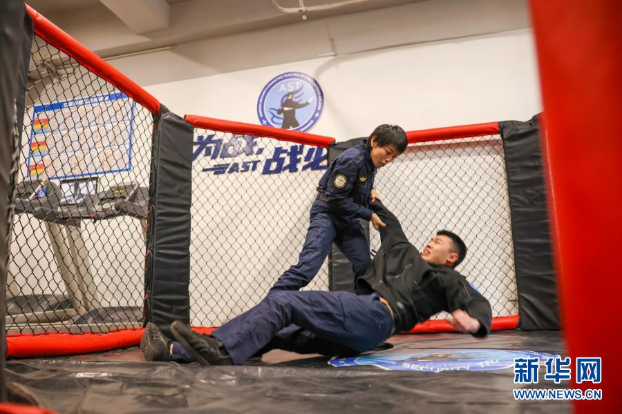 青空の安全を守る美しくも力強い「ムーラン」たち